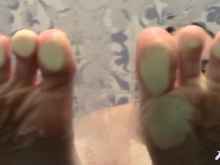 Squeaky Feet