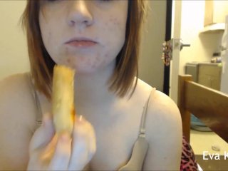 Eating pizza