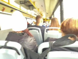 Незнакомка подрочила и отсосала мой член в общественном автобусе полным людей