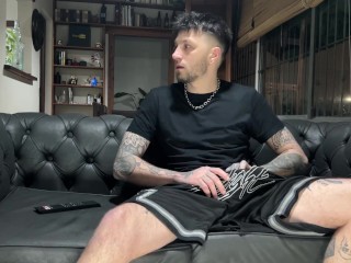 Mi Hermanastra quiere ayuda con la tarea y me encuentra masturbandome - Meg Vicious
