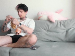 Invited a girl friend to watch a movie with a surprise - pinkloving 💖
