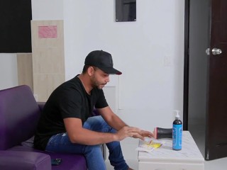 Mi mejor AMIGA  me Ayudó a Correrme Después De Atraparme Masturbándome Con un Sohimi Toy jeniferplay