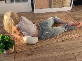 Out of boredom, I had sex with my stepbrother and let him cum inside me!