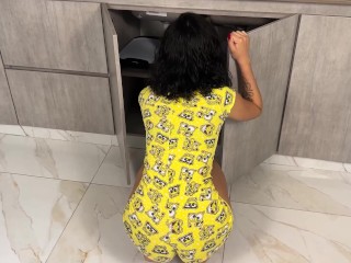 POV: TU Compañera de piso se queda ATRAPADA en el cajon de la cocina