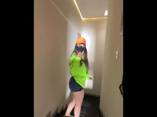 SEÑOR pide pizza y SE COJE a la sexy REPARTIDORA de CULO ENORME  LA DESPIDEN POR ESO