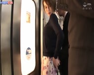 Subtitle Indonesia : Mio_Kimijima di ngentot depan suami langsung_ untuk vidio full bisa di tonton di link ini copy dan klik