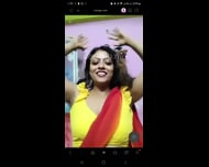 Desi Aunty Teases with Deep Cleavage Then Flashes Boobs on Tango 121 Live