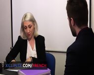 Julie Holly-La Recruteuse Est Une Cougar Affame