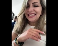 MILF Caliente Se Masturba Por Webcam  Sala Y El Bao