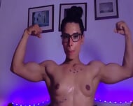 Rouse Leon Nude Flexing