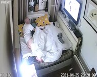 The bald head called the old lover to fuck