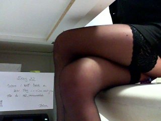 MASTURBATE AT WORK DAY 22: Let the toy inside,feels good in me.amateure