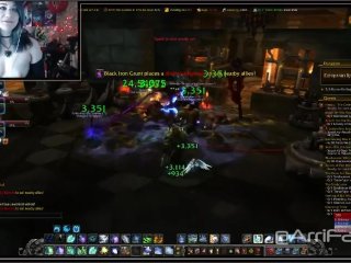 World of Warcraft Gamer Girl Does Her Best to Heal while Cumming