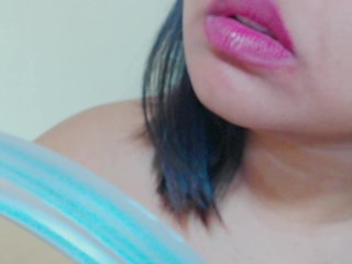 Mirror Mouth Check + Lipstick Application