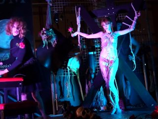 Shibari bondage for Ykikon on a public stage