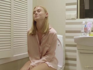 my stepsister caresses her ass in the shower