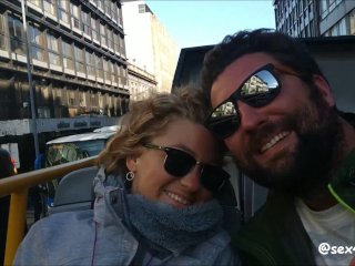 Sexe public dans un bus touristique de Porto