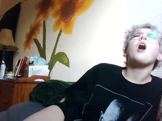 teen makes herself cum very hard with new vibrator