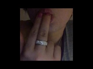 ASMR italiano erotico chiamata erotica tapping lingua dita in bocca