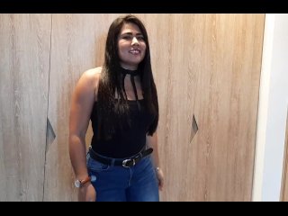 chica morena baila buscando fama