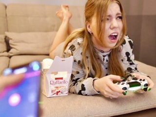 кончает от Lovense, потом её трахают в рот! Kisankanna