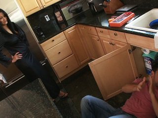 Big tidi Hot Thot brunette MILF rides the innocent Plumber Mario´s big pipe