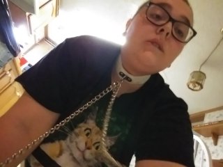 Chubby Girl Sucks in the Kitchen Cuffed