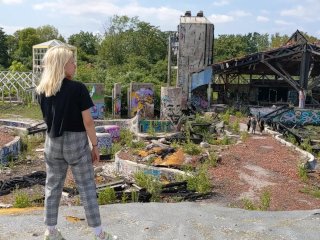 Risky public fucking! Exploring an abandoned water park