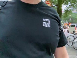 新しくなった宮崎駅で一人喋る男