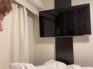 日本初のグローバルサービスがないことについて語っている男
