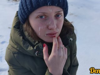 зимний секс на машине с голубоглазой красоткой в куртке , любит делать минет сперма на лице и одежде