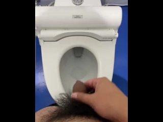 学校のトイレでオナニー