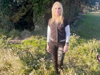 J'ai rencontré une actrice porno super chaude dans les bois. trop coquine et super salope
