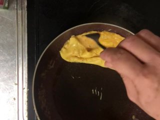 One day I want to make an omelet that looks like a woman's.😒😒😒