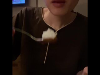 淫乱OLがオナニーした後に激辛カレーを食べる①