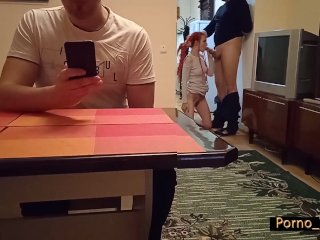 Рискованный секс. Меня трахают рядом с ничего не подозревающим мужем - porno_tempus