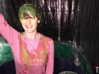 Naughty Jennifer pours gunge over herself, goes WAM in Pantyhose