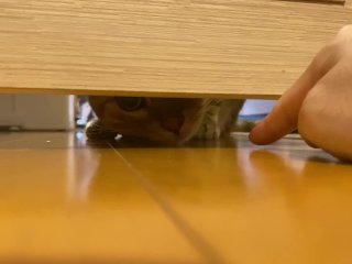 got a huge food by her hand through hole