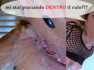 ANALE italiano con MILF ITALIANA matura: "PISCIAMI NEL CULO!" - "OK! Ma prima ti rompo il buco!"
