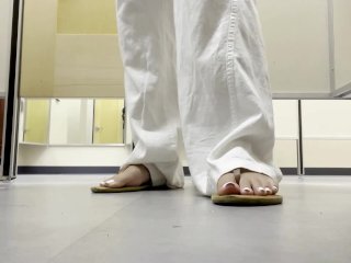 Sexy feet in changing room voyeur