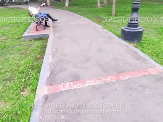 Pillada en el parque, sesión de fotos y sexo por dinero