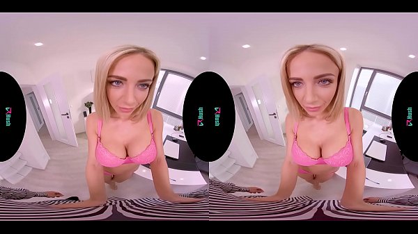 VRHUSH Nathaly Cherie distracts her man from working