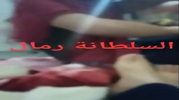 دخلت تلعب فى شعرها وتكيف نفسها جسم فاجر