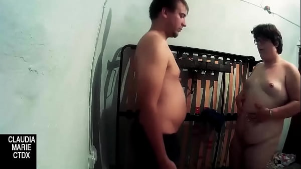 As&iacute_ mete la cabeza dentro de un culo