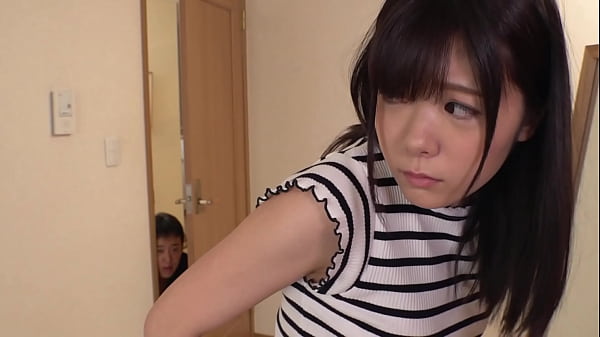 https://bit.ly/3IkIXT4　尻ブラを魅せつけ誘惑してくる美尻女がエロすぎて&hellip_　自分のお尻の形が気になり、ヒップアップ用の補正下着を着ているところを覗かれ、その視線に気付き&hellip_【パート2】