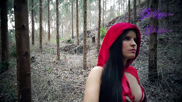 Caperucita Roja Tatiana Morales se pierde en bosque y se la come el lobo halloween especial