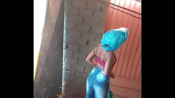 bunda grande e vermelha da pequena  esposa puta