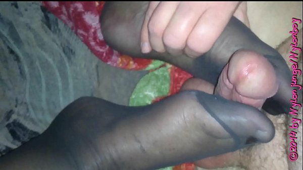 MILF Nylonf&uuml_sse und der PENIS