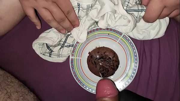Comendo bolinho com porra