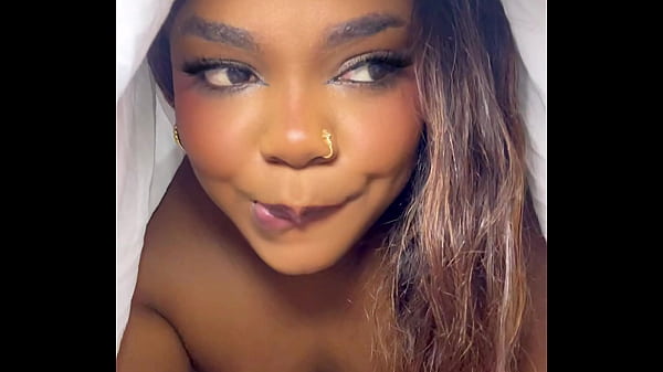Madrastra de &eacute_bano atrapada hijastro masturb&aacute_ndose fingiendo mu&ntilde_eca sexual